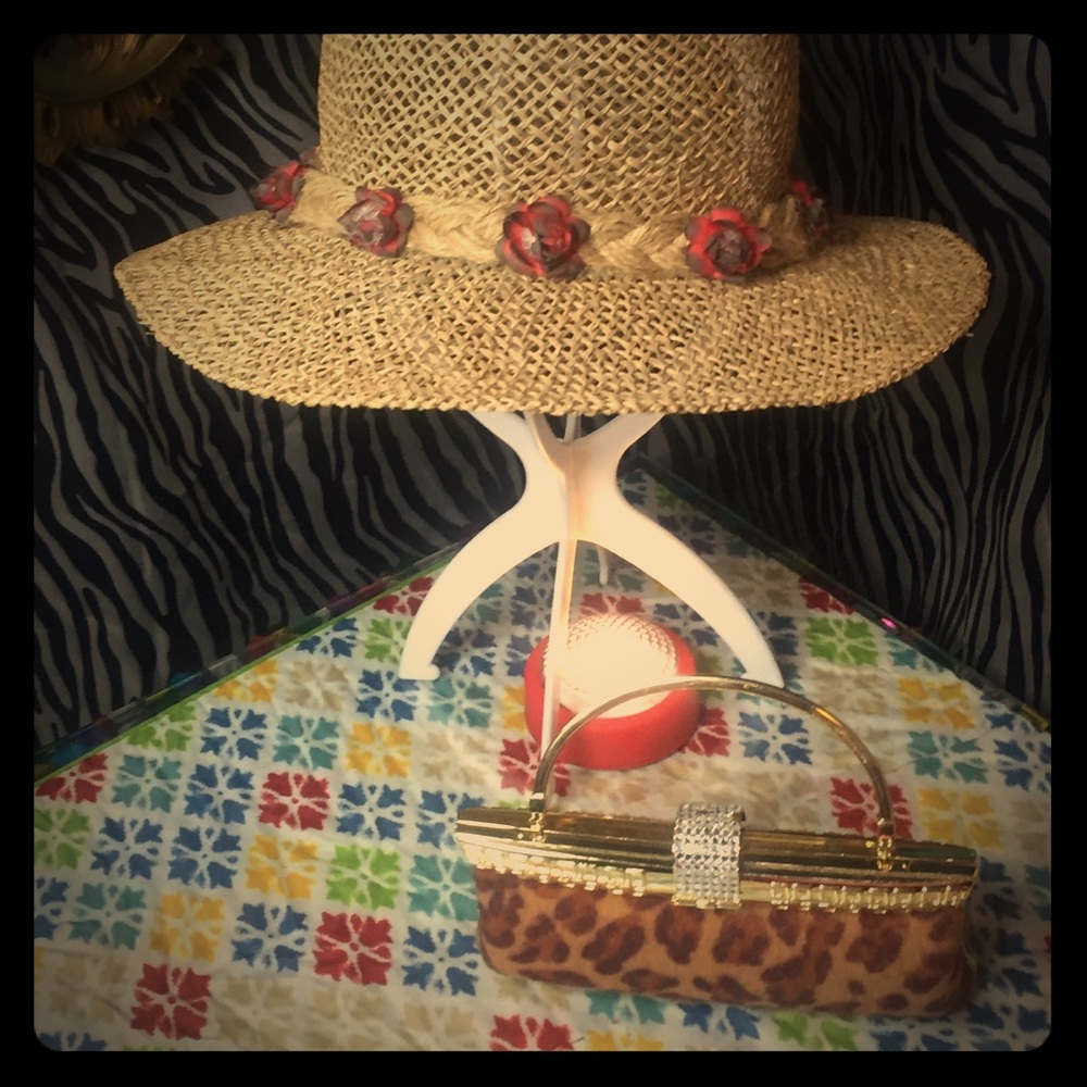 Vintage style hat and handbag.